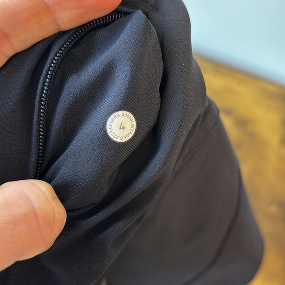 Lululemon Track That 5” high rise black 4 - Picture 5 of 5